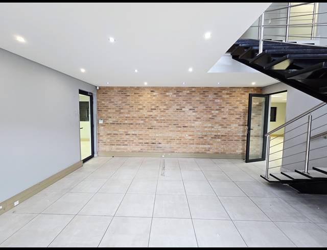 1,535M² WAREHOUSE TO LET IN LANSERIA